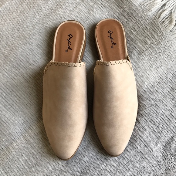 Lovely Weave Detail Mules! - Picture 2 of 3